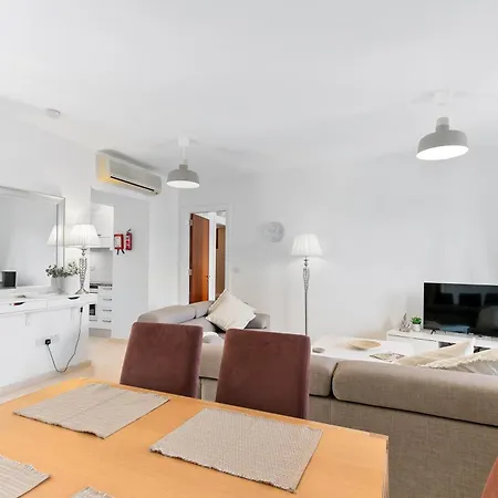 アパート 2 Bedroom Chloe With Communal Pool, Aphrodite Hills *