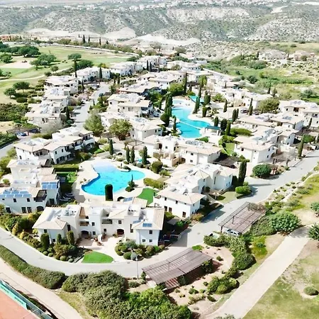 2 Bedroom Chloe With Communal Pool, Aphrodite Hills アパート
