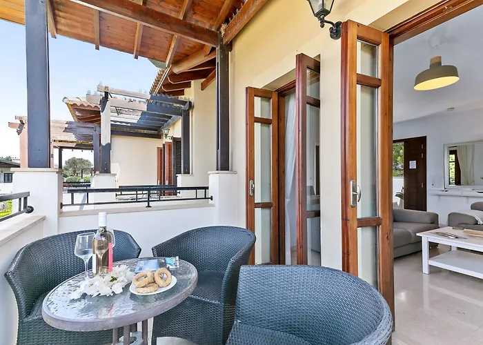 2 Bedroom Chloe With Communal Pool, Aphrodite Hills Kouklia