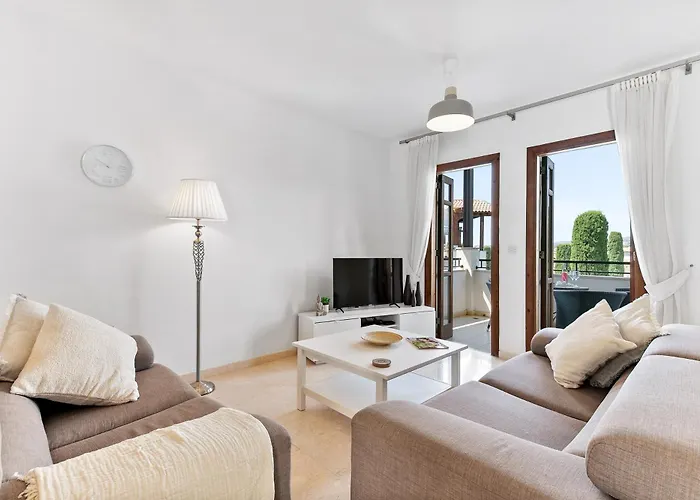 Apartamento 2 Bedroom Chloe With Communal Pool, Aphrodite Hills *