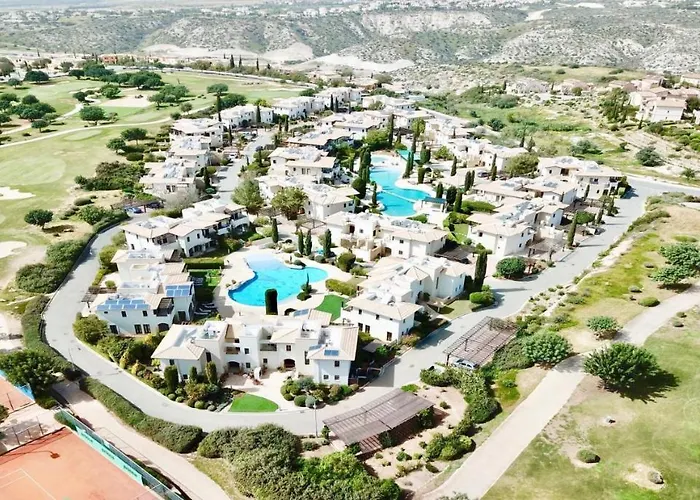 2 Bedroom Chloe With Communal Pool, Aphrodite Hills Apartamento