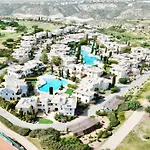 2 Bedroom Chloe With Communal Pool, Aphrodite Hills Lejlighed