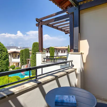 2 Bedroom Chloe With Communal Pool, Aphrodite Hills Apartment Kouklia