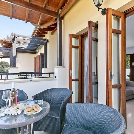 2 Bedroom Chloe With Communal Pool, Aphrodite Hills Kouklia