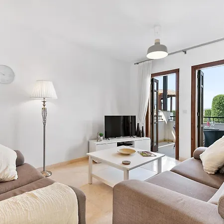Apartment 2 Bedroom Chloe With Communal Pool, Aphrodite Hills *