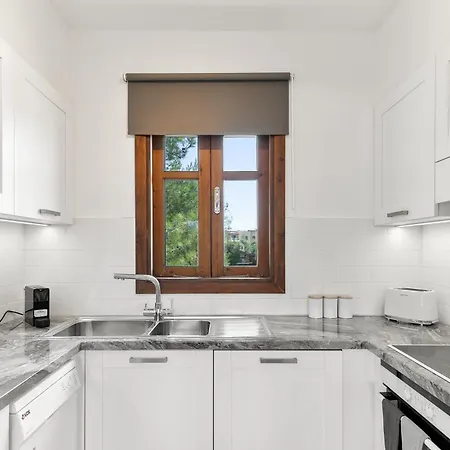 2 Bedroom Chloe With Communal Pool, Aphrodite Hills Apartment *