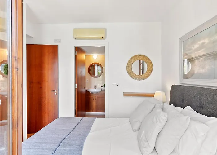 Lägenhet 2 Bedroom Chloe With Communal Pool, Aphrodite Hills Kouklia