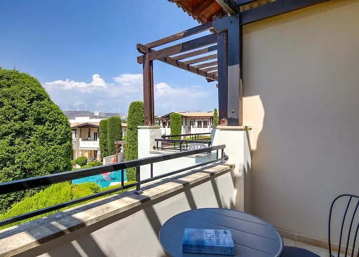 2 Bedroom Chloe With Communal Pool, Aphrodite Hills Lägenhet Kouklia