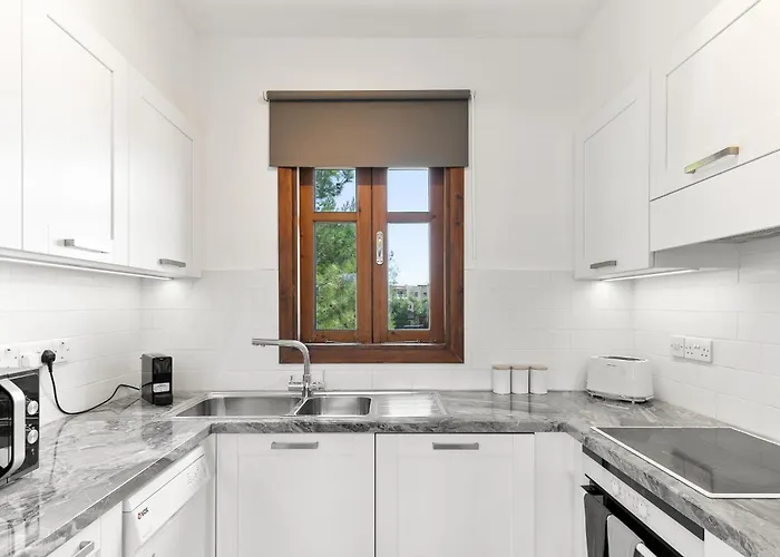 2 Bedroom Chloe With Communal Pool, Aphrodite Hills Lägenhet *